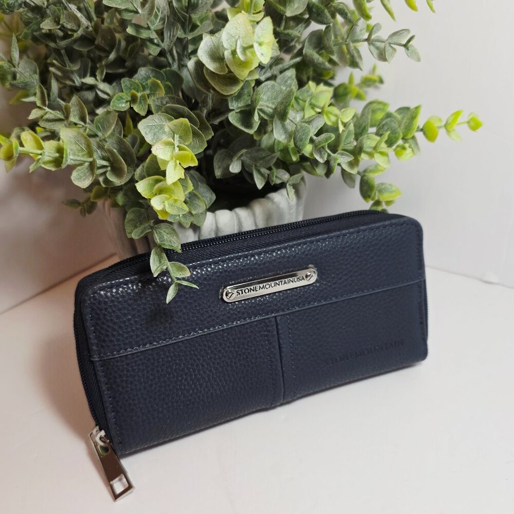 Stone Mountain USA Navy Pebbled Leather Wallet